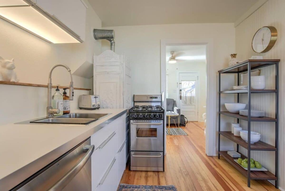Vintage Tiny House Cute 1Bdrm Big Appeal Villa Colorado Springs Bagian luar foto