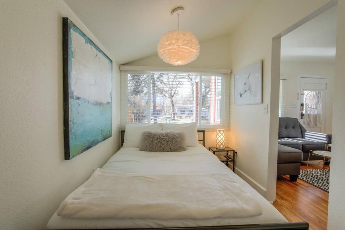 Vintage Tiny House Cute 1Bdrm Big Appeal Villa Colorado Springs Bagian luar foto