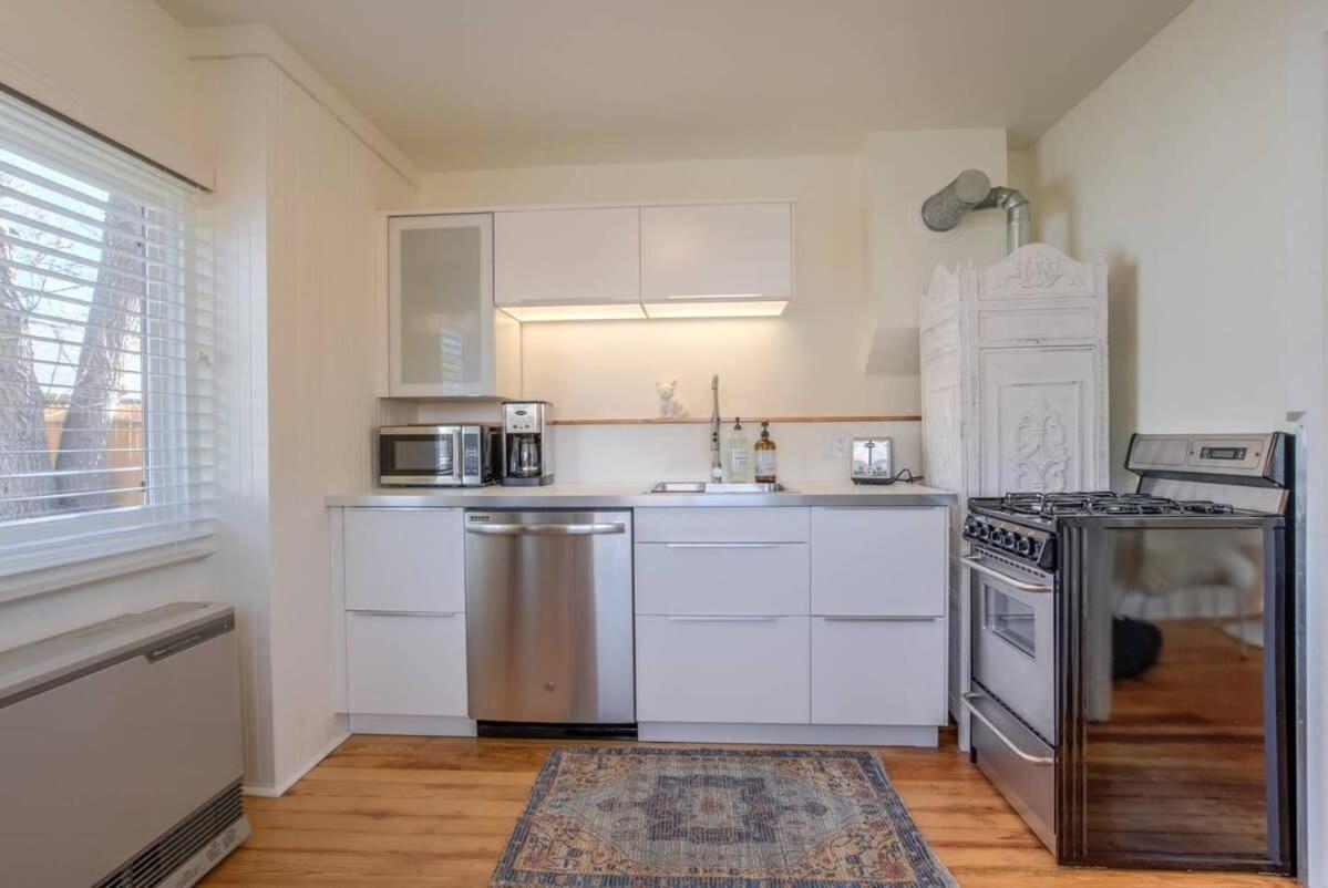 Vintage Tiny House Cute 1Bdrm Big Appeal Villa Colorado Springs Bagian luar foto